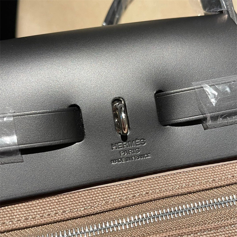  everyday bag interior and compartment view 15