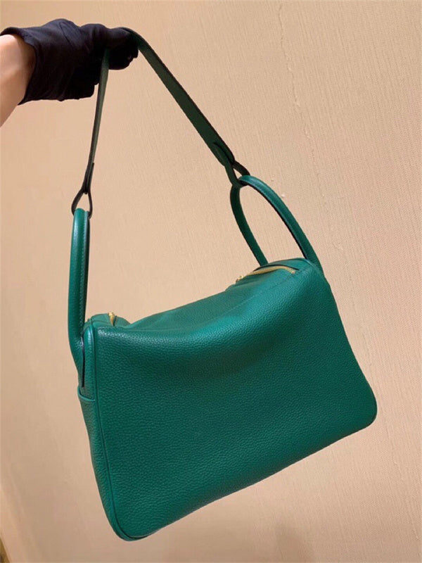  everyday carryall bag styled with outfit