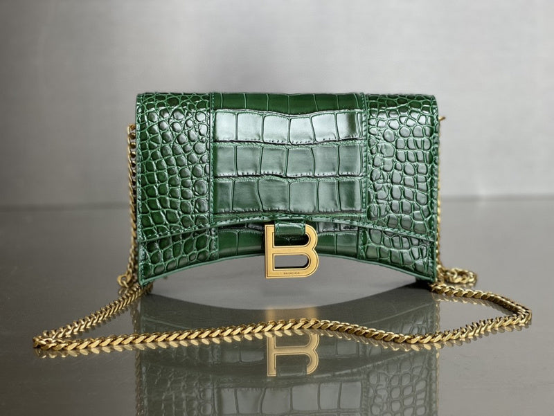 Zivas Charm Sleek Silhouette Statement Handbag (Everyday Luxury Essential) – Lifestyle Shot