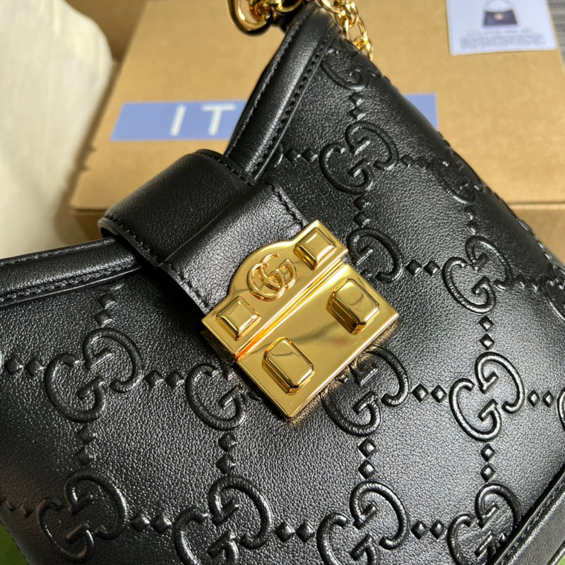 Styled lifestyle shot of everyday-luxe elevated women's handbag – women's everyday handbag