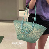 Ziva's Charm handbag – detail view (40cm*25cm*13cm)