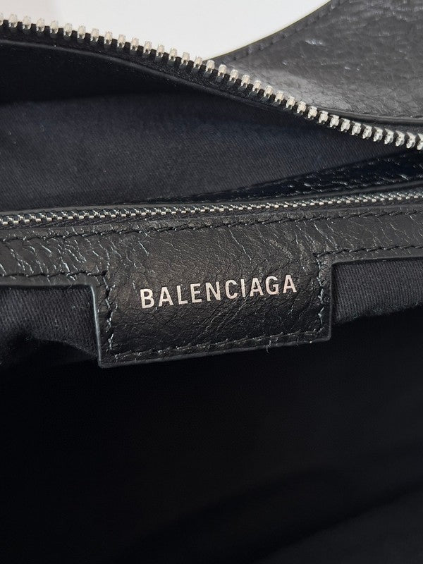 Zivas Charm Streamlined Design Fashion Handbag (Contemporary Shape Language) – Detail View