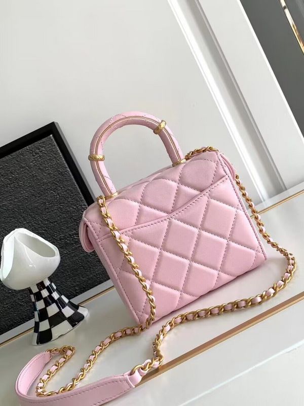 Ziva's Charm handbag – close-up view (one versatile size)