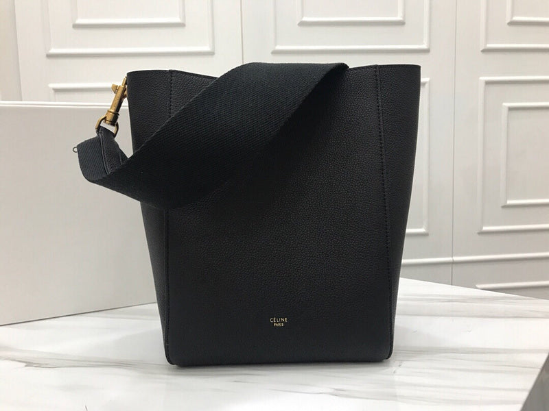 Interior view of everyday-luxe classic women's handbag – women's premium purse