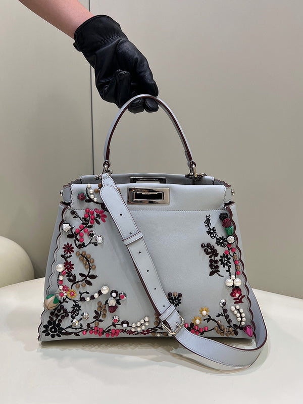Ziva's Charm handbag – detail view (Standard Size)