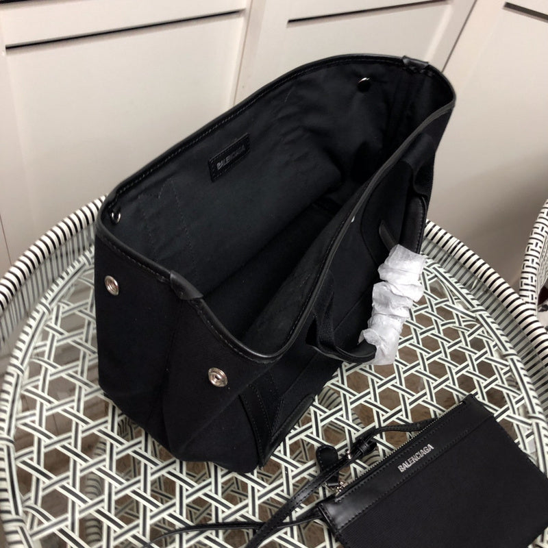 Interior view of elevated premium women's handbag – women's everyday handbag
