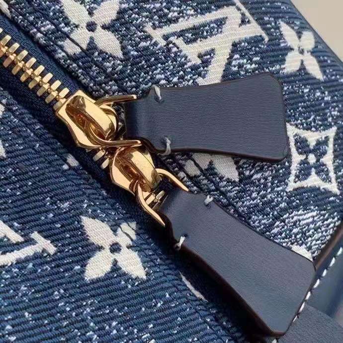 Handle and strap detail of signature structured women's handbag – women's statement bag