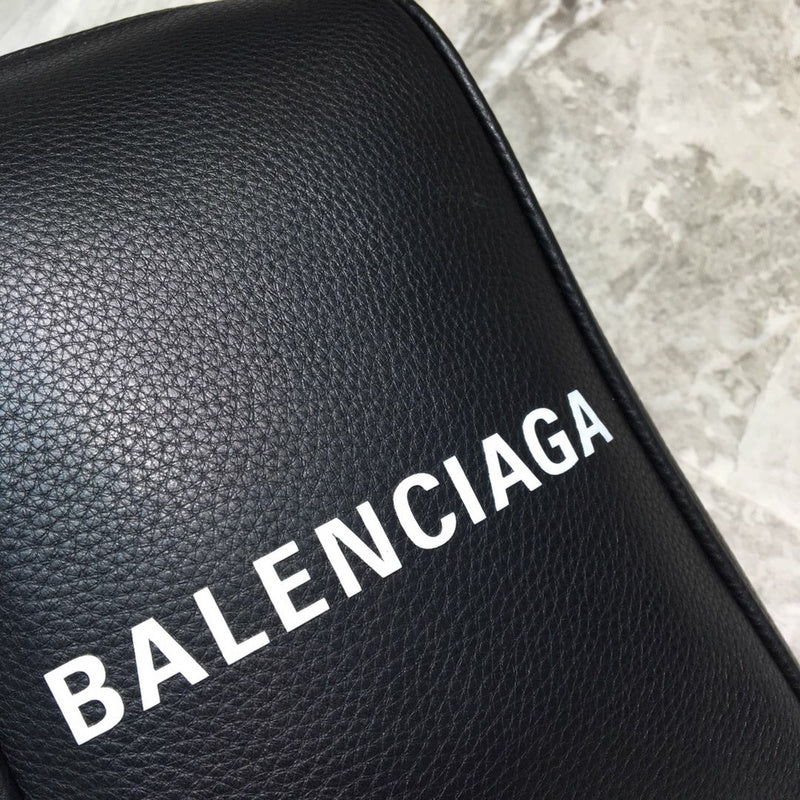 Chic Vegan Leather Handbag - Premium Craftsmanship Detailing | Women's Designer-Inspired Purse #1069 - hardware and detail close-up (image 5) of designer-inspired handbag