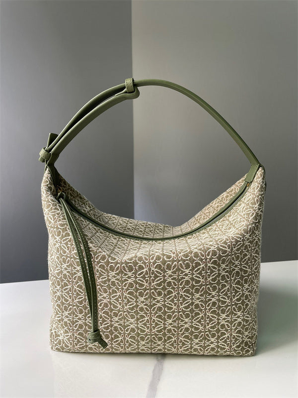 Ziva's Charm handbag – full view (21cm*17cm*12.5cm)