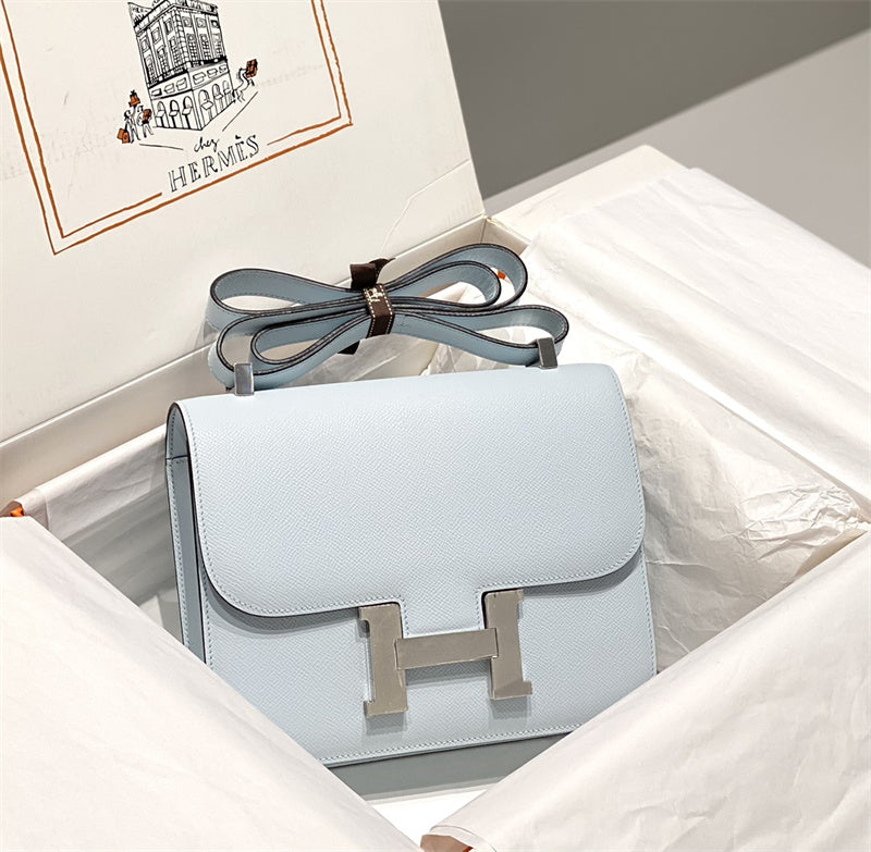 Interior view of streamlined premium bag