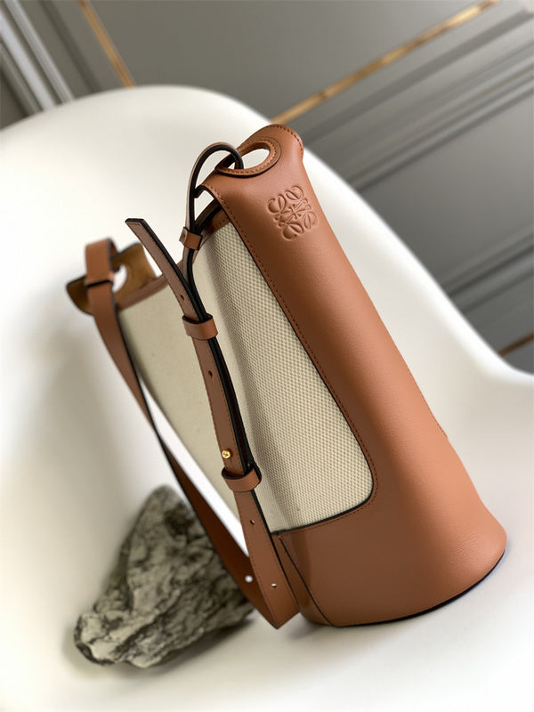 Ziva's Charm handbag – detail view (32cm*26cm*13cm)