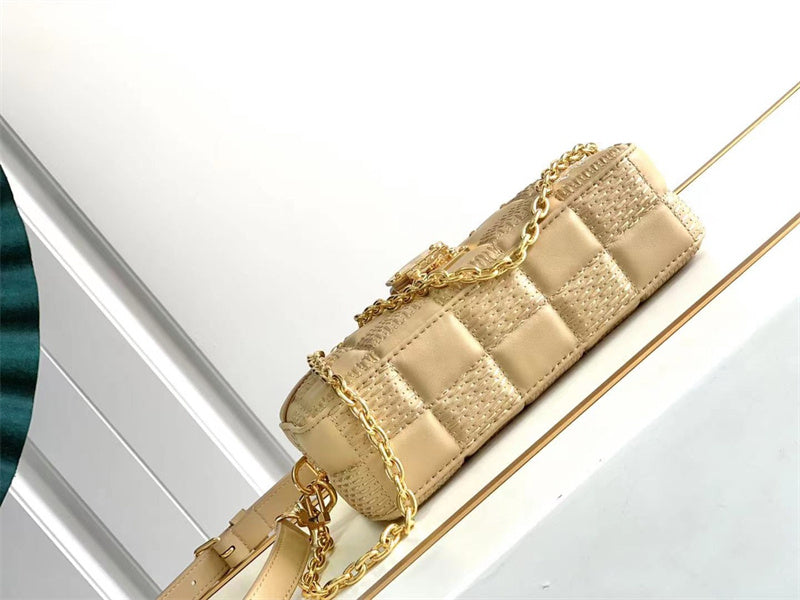  Refined everyday bag front view 7