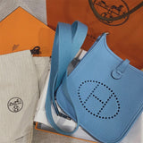 Minimalist shoulder bag carried on shoulder 10