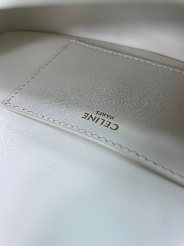 Handle and strap detail of sleek statement women's handbag – women's luxury handbag