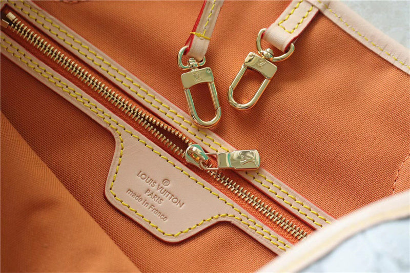  Elegant shopper bag carried on shoulder 10
