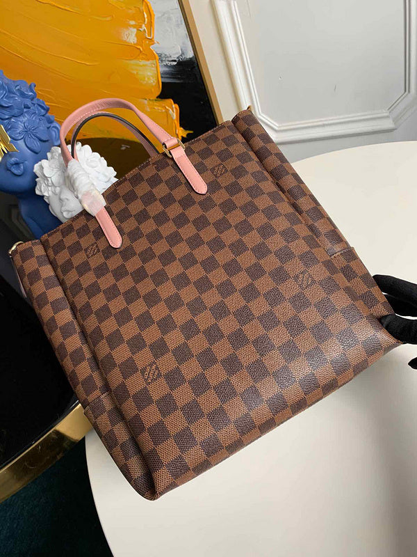 Handle and strap detail of classic signature women's handbag – women's luxury handbag