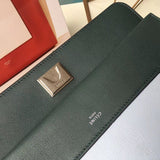 Handle and strap detail of classic signature women's handbag – women's luxury handbag