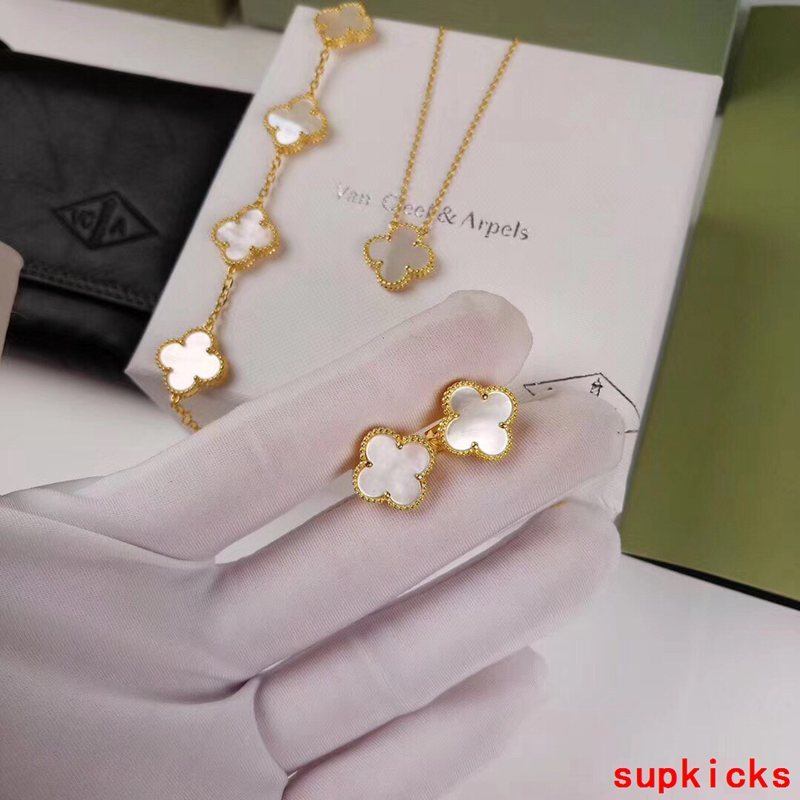 Close-up detail view of Van Cleef & Arpels unisex jewelry piece