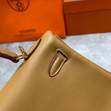 Fluid handbag styled for everyday wear
