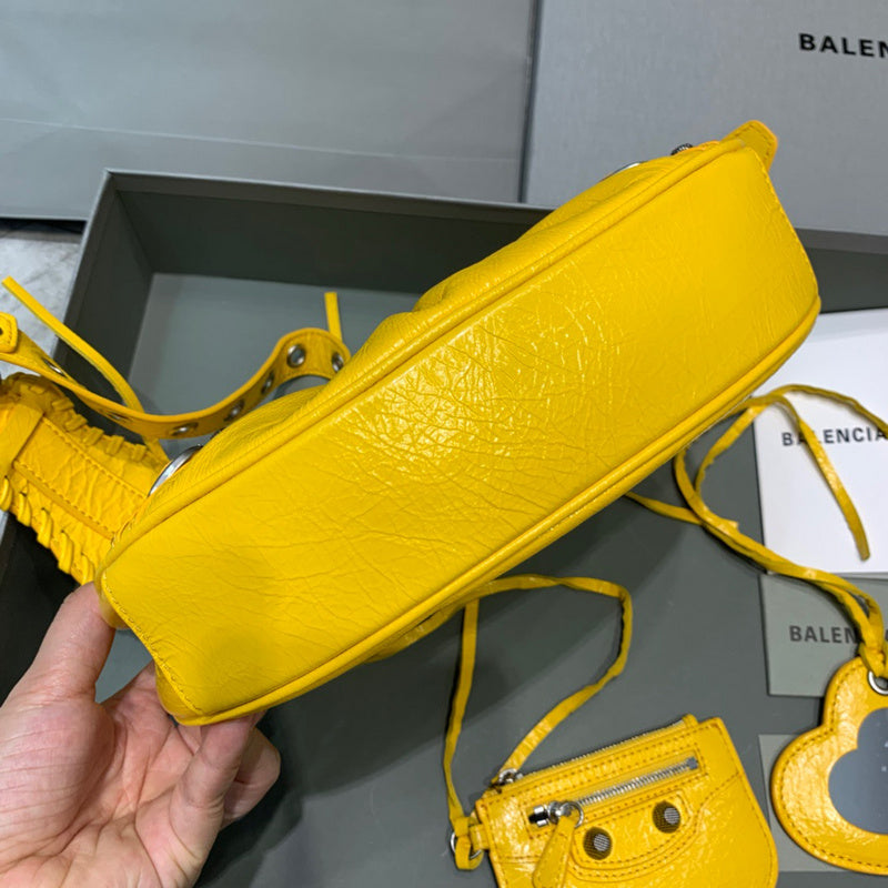 Elegant Premium PU Leather Handbag - Chic Everyday Appeal | Women's Luxury Handbag #386 - hardware and detail close-up (image 5) of designer-inspired handbag