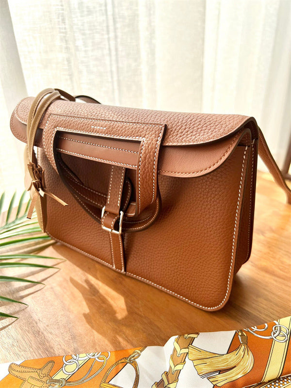  Everyday shoulder bag front view 13