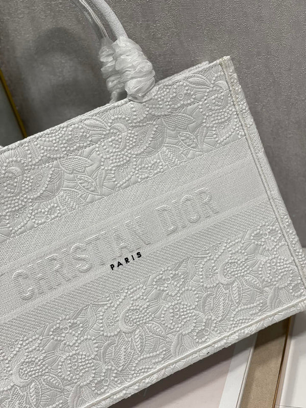 Close-up detail of everyday-luxe signature women's handbag – women's premium purse