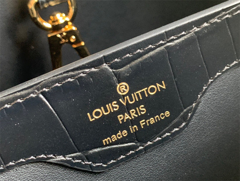  Smart crossbody bag carried on shoulder 46