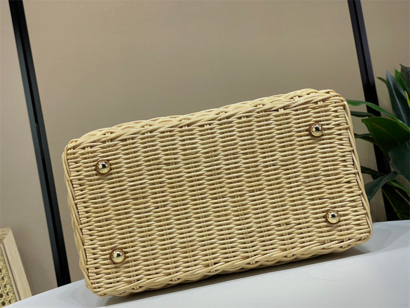  satchel interior and compartment view