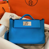  tote bag interior and compartment view 27