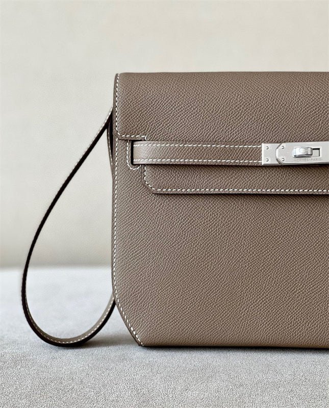  carryall bag close-up of hardware and finish