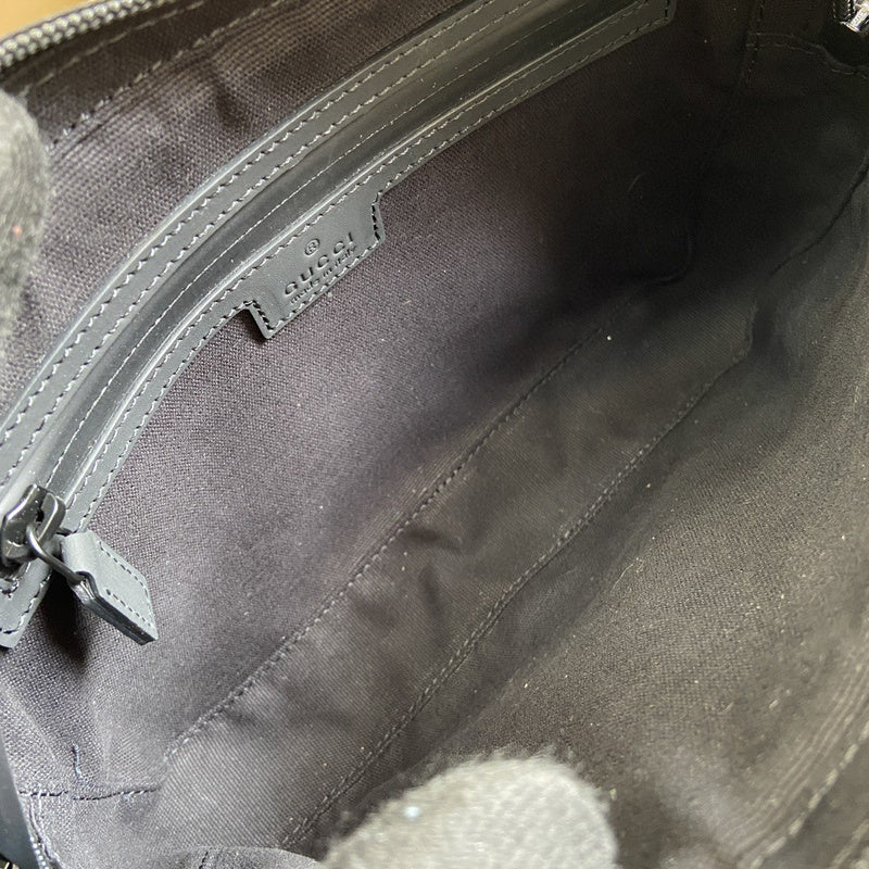Handle and strap detail of everyday-luxe modern women's handbag – women's statement bag