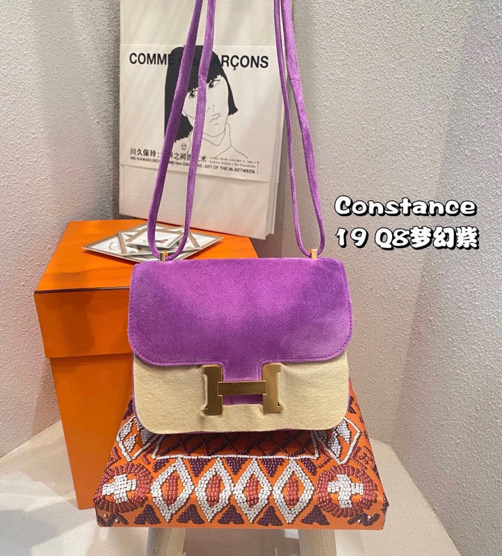 Graceful handbag styled for everyday wear