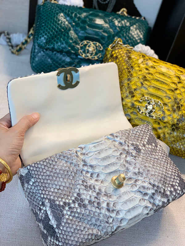 women's handbag, mid design, view 3