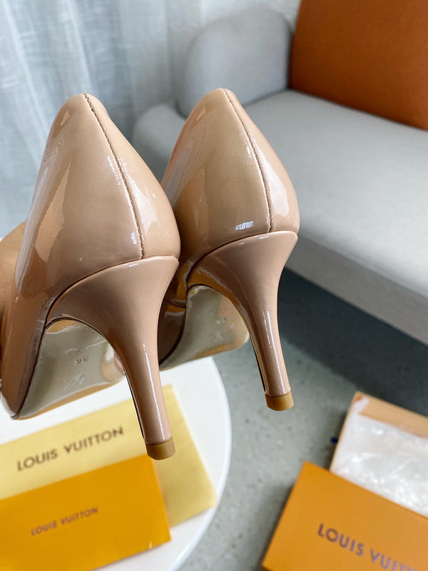 Louis Vuitton shoes Style 186 - logo and branding close-up