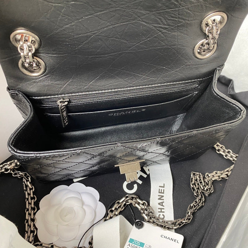 Zivas Charm Signature Style Designer Handbag (Effortless Style Upgrade) – Close-Up Detail