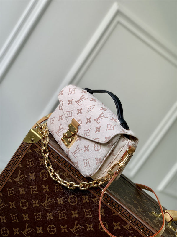  crossbody bag close-up of hardware and finish