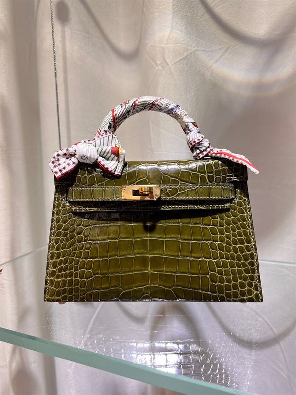  modern tote bag styled with outfit 12