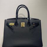Effortless handbag styled for everyday wear