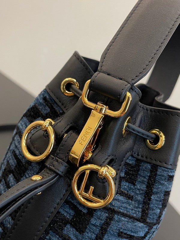Ziva's Charm handbag – close-up view (12cm*18cm*10cm)