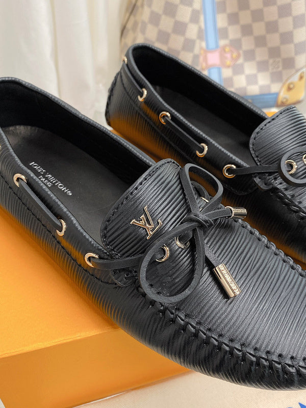 Louis Vuitton shoes Style 335 - packaging and accessories (alternate angle)