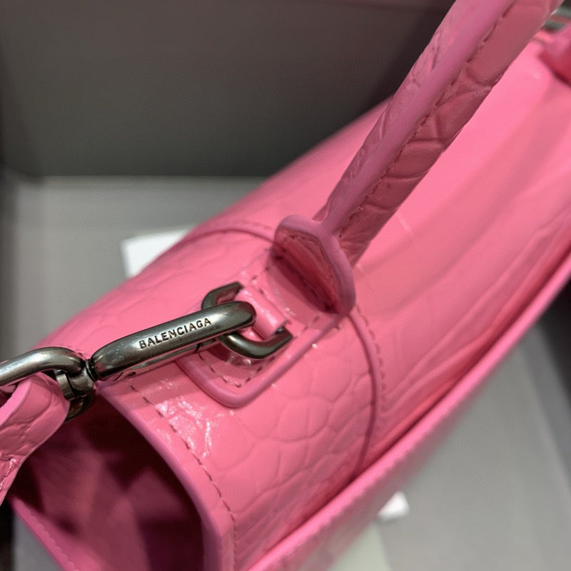 Zivas Charm Effortless Sophistication Statement Handbag (Refined Modern Silhouette) – Close-Up Detail