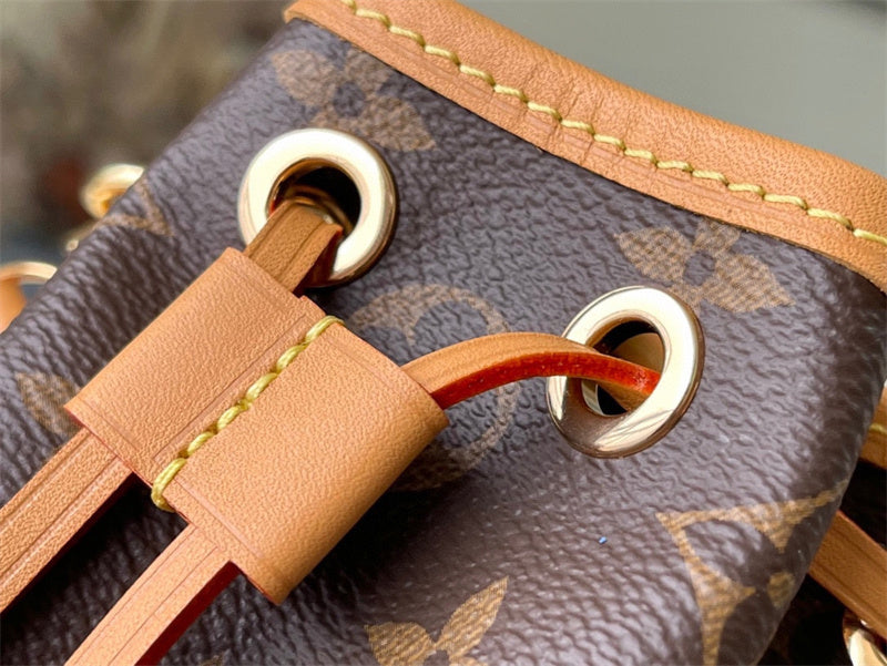  structured bag interior and compartment view 9