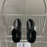 Three-quarter angle view of Roger Vivier luxury piece style No.064