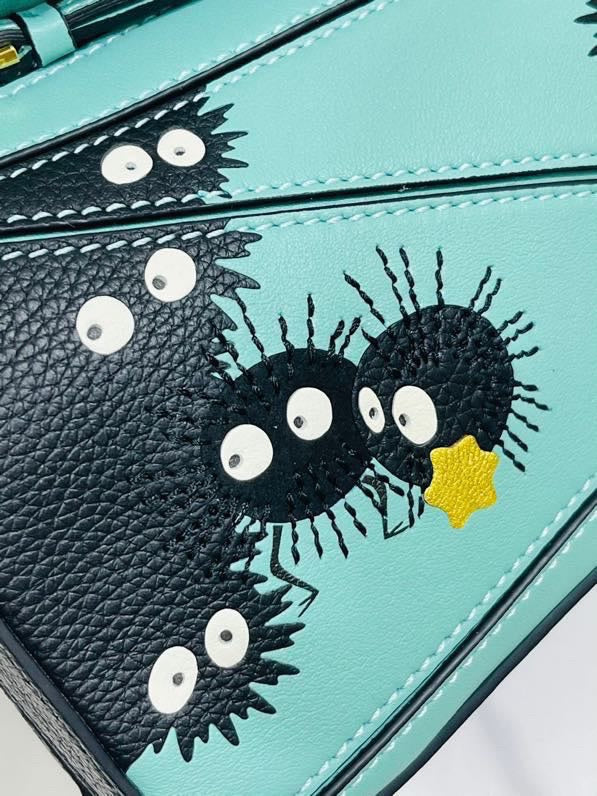 Ziva's Charm handbag – front view (18cm*11cm*7.5cm)