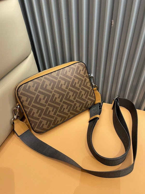 Ziva's Charm handbag – detail view (22cm*15cm*5cm)