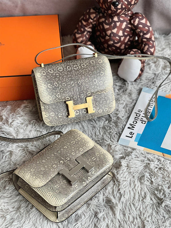  Structured carryall bag carried on shoulder