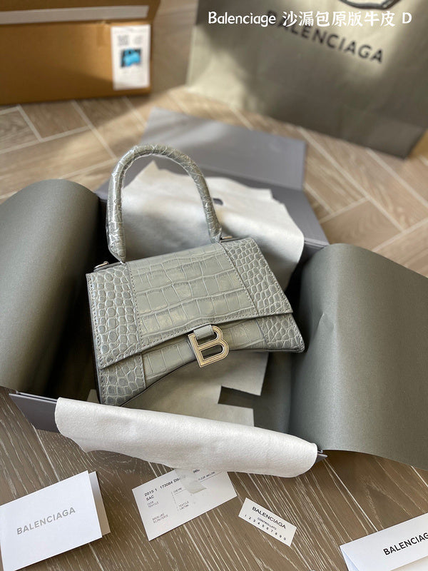 Ziva's Charm handbag – interior view (one versatile size)