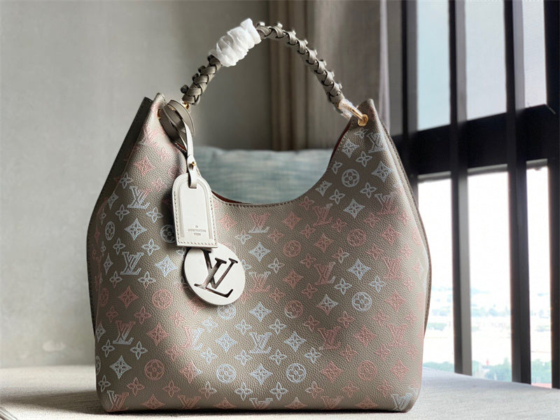  Essential shoulder bag front view