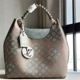  Essential shoulder bag front view