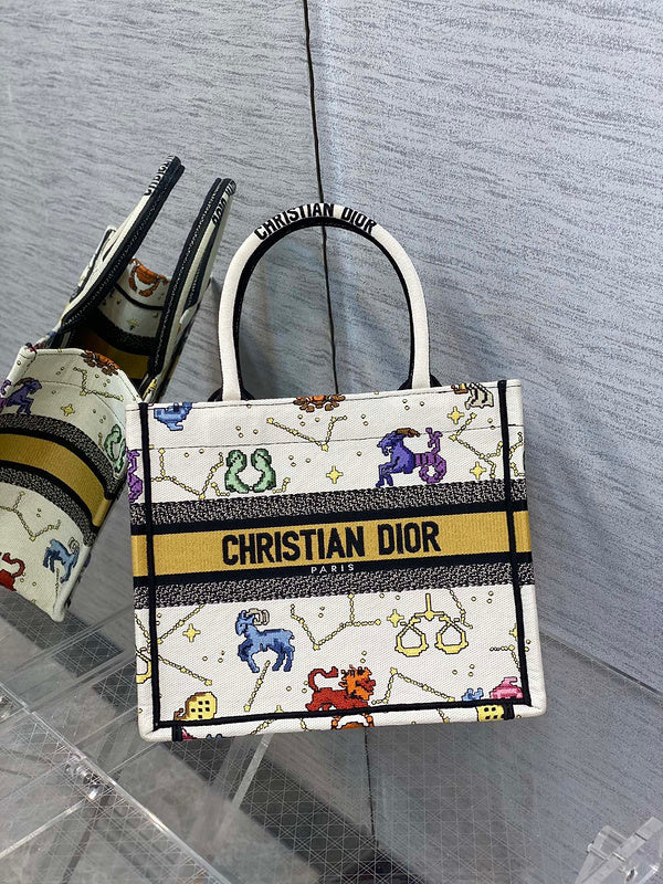 Interior view of classic sleek women's handbag – women's everyday handbag